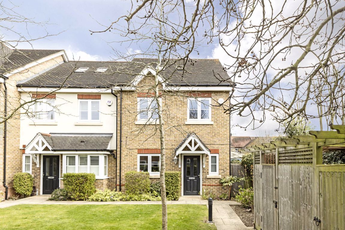 4 bed property for sale in Percy Road, Hampton TW12 Zoopla