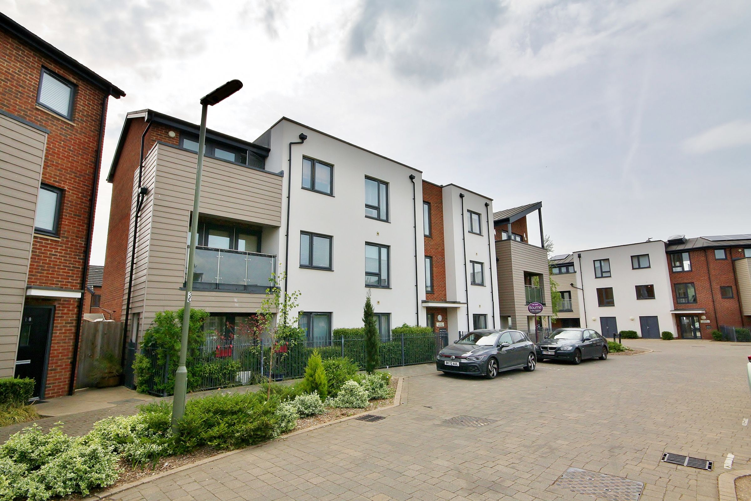 2 bed flat for sale in Reed Street, Woking GU22 Zoopla