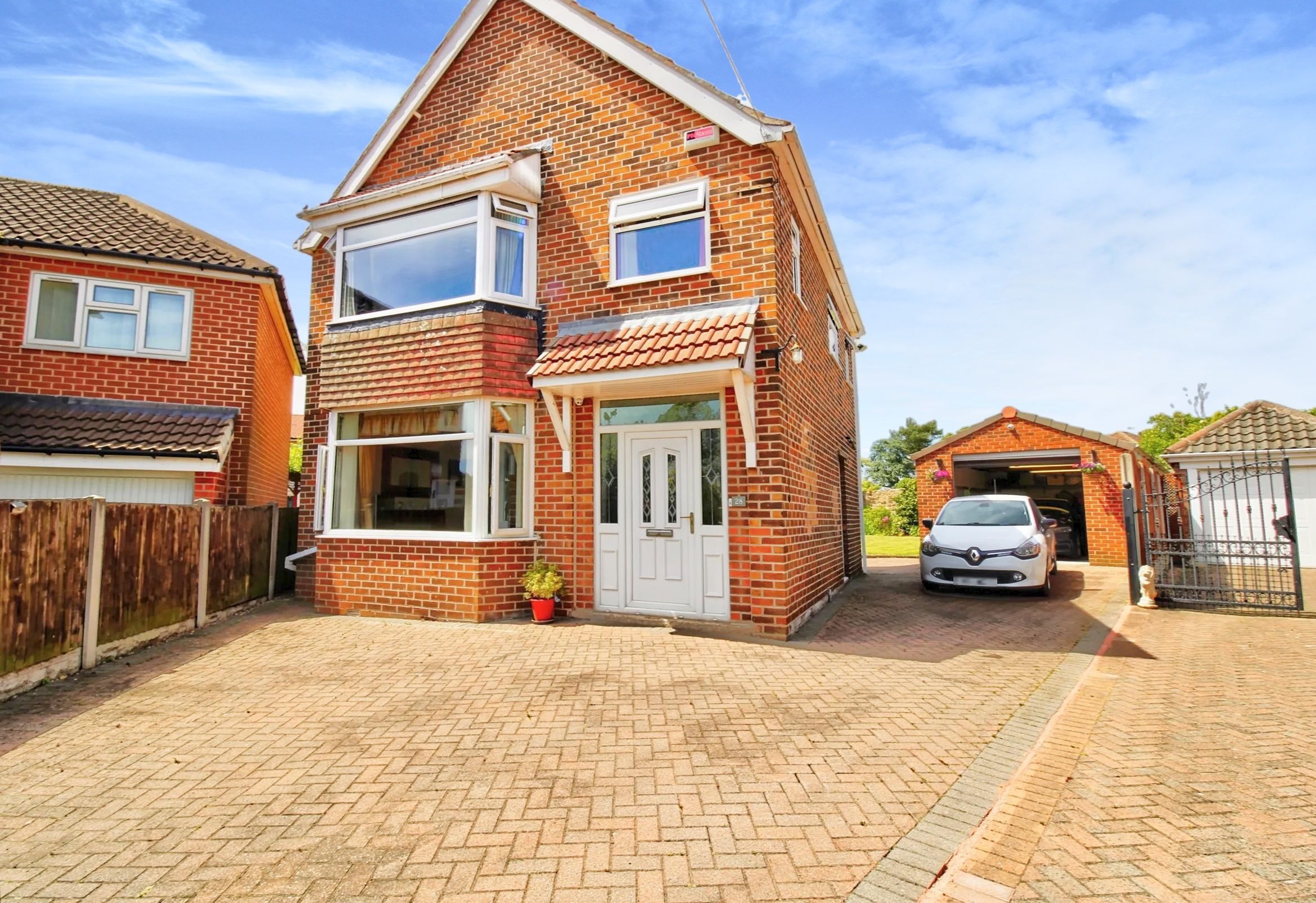 4 bed detached house for sale in Lindum Drive, Wickersley, Rotherham