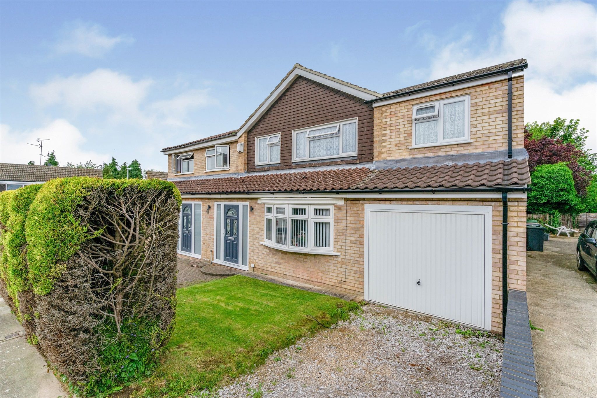 Glemsford Close, Luton LU4  