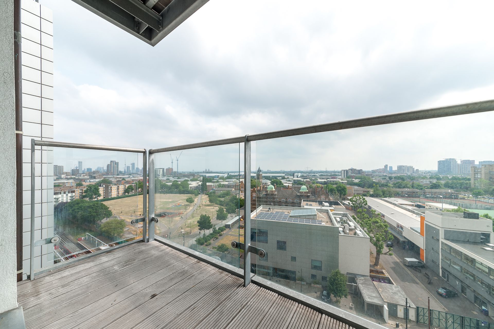 2 bed flat to rent in Parkview Apartments, 122 Chrisp Street, Langdon