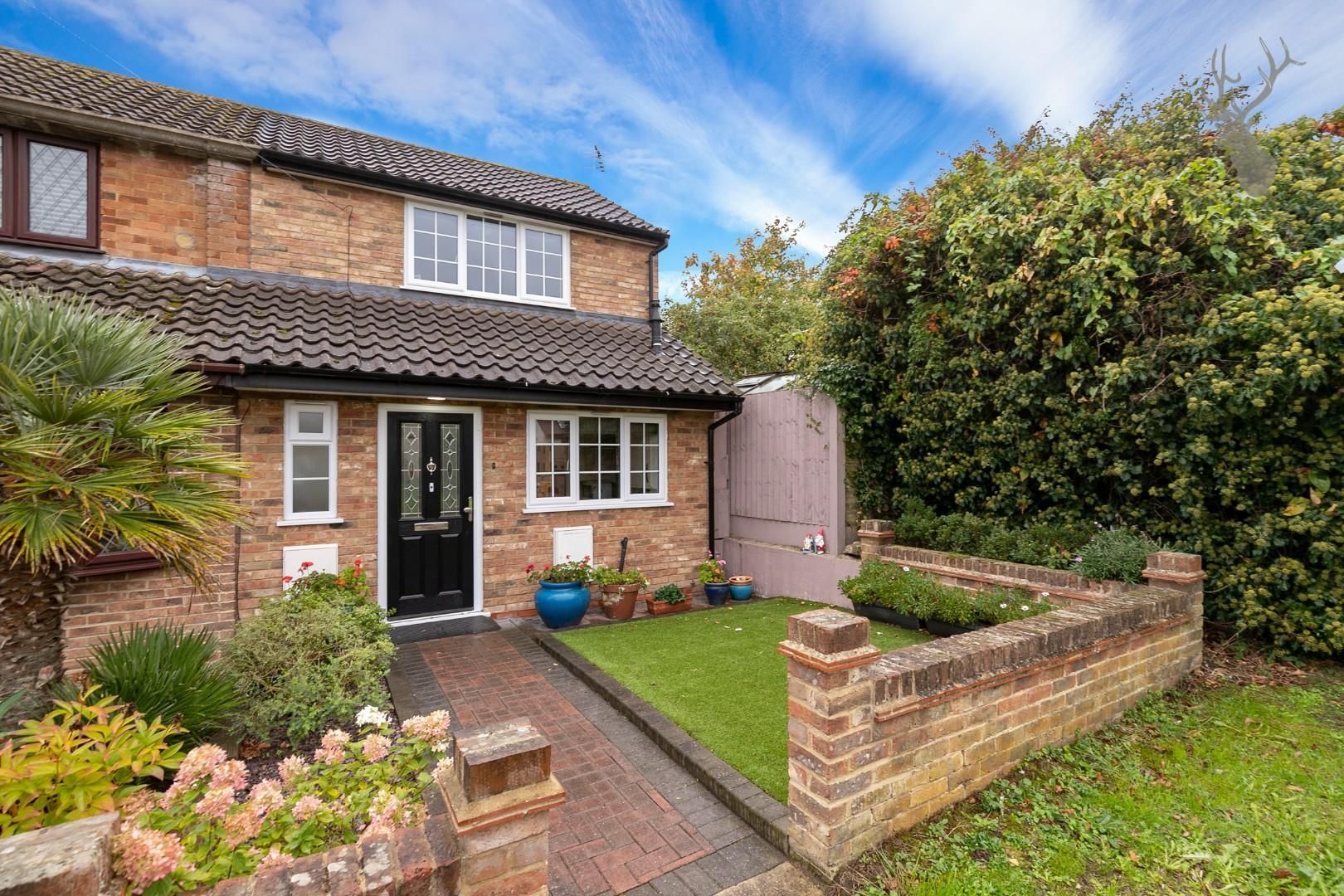 2 bed end terrace house for sale in Green Glade, Theydon Bois, Epping