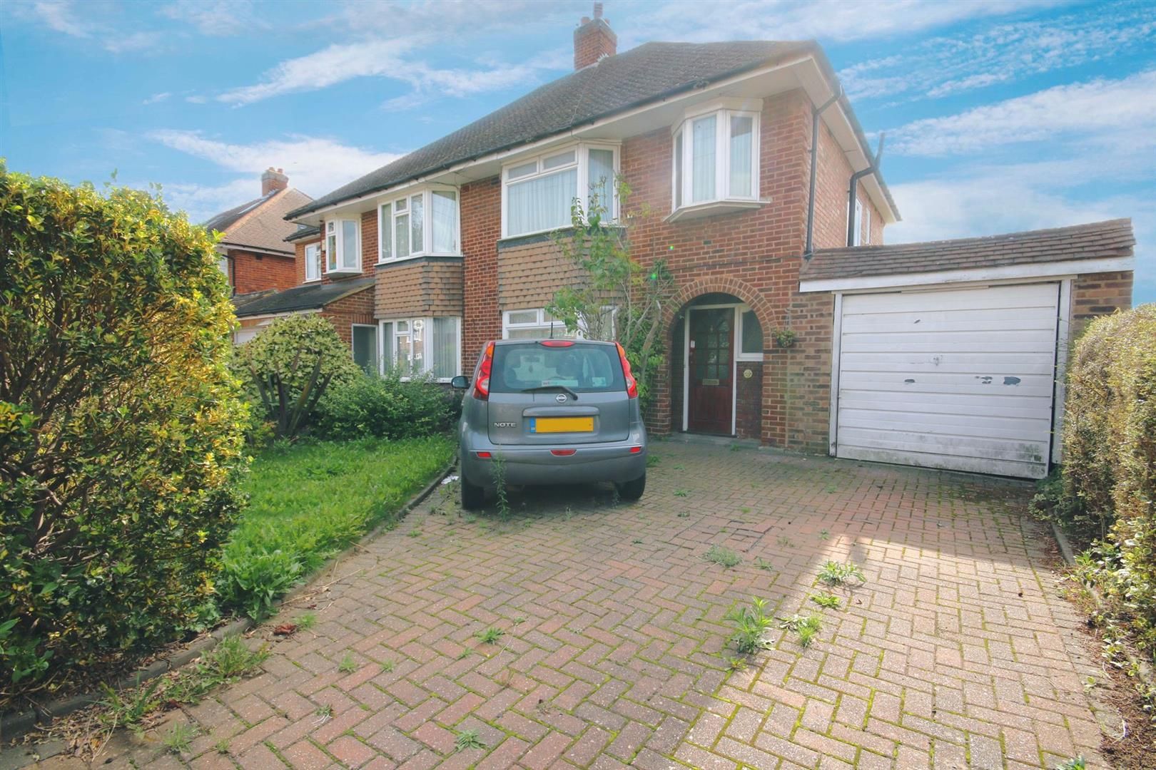3 bed semidetached house for sale in Marlborough Road, Langley, Slough
