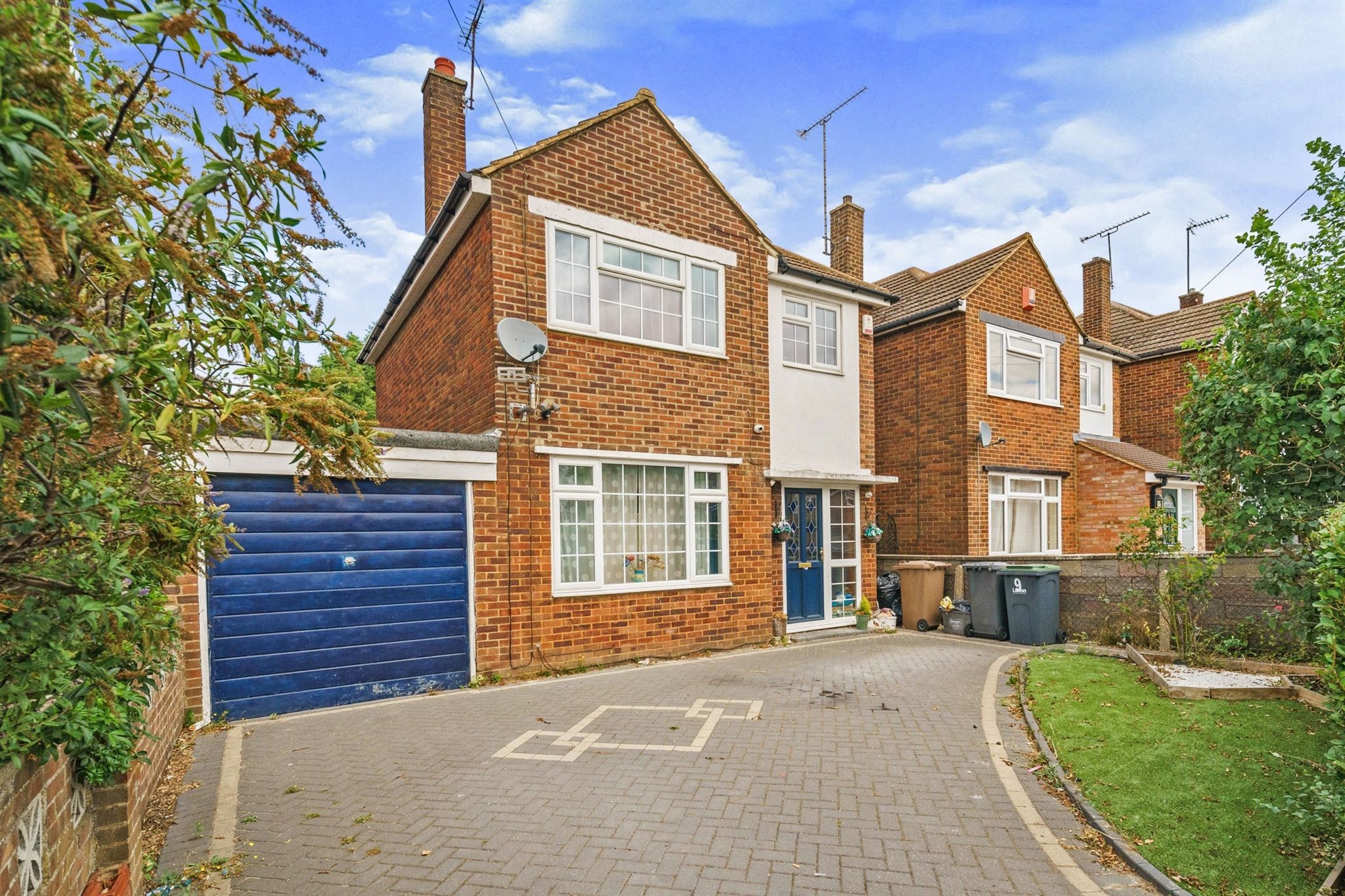3 bed detached house for sale in Hill Rise, Luton LU3 Zoopla