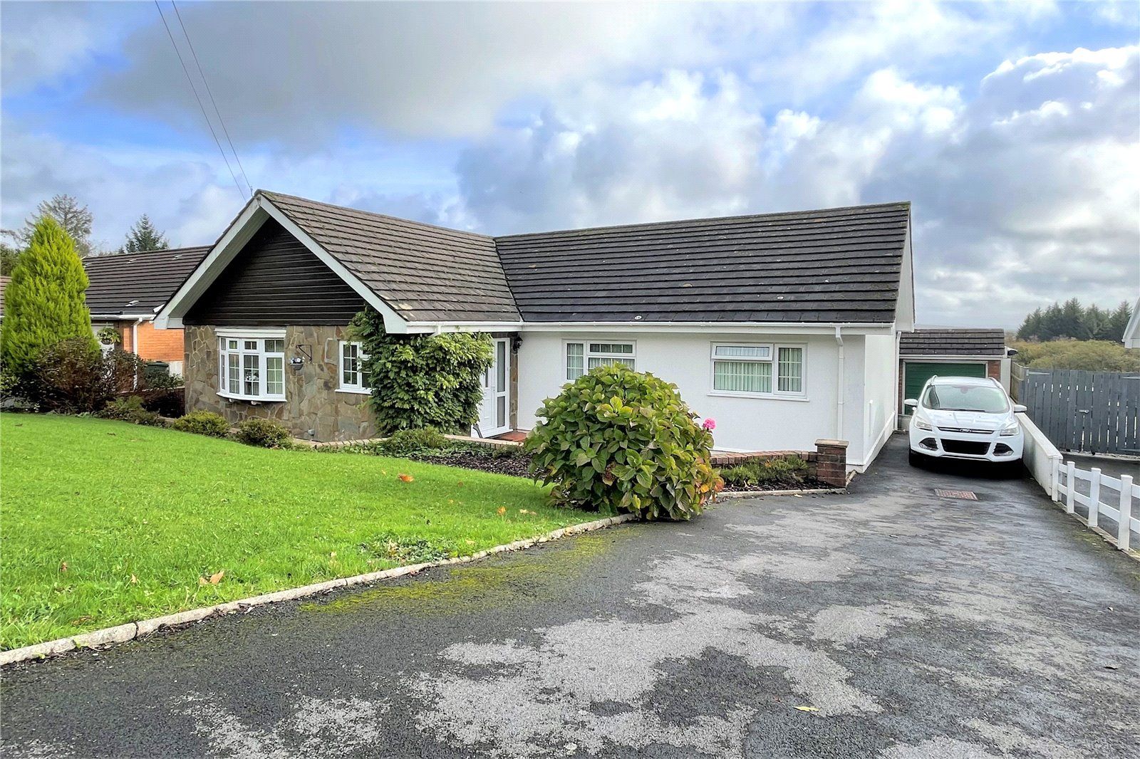 3 bed bungalow for sale in Heol Y Nant, Llannon, Llanelli
