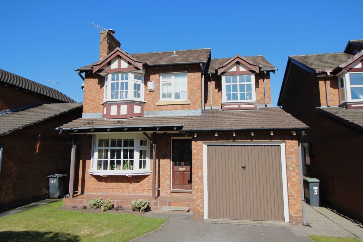 4 bed detached house for sale in Evesham Avenue, Hadfield, Glossop SK13