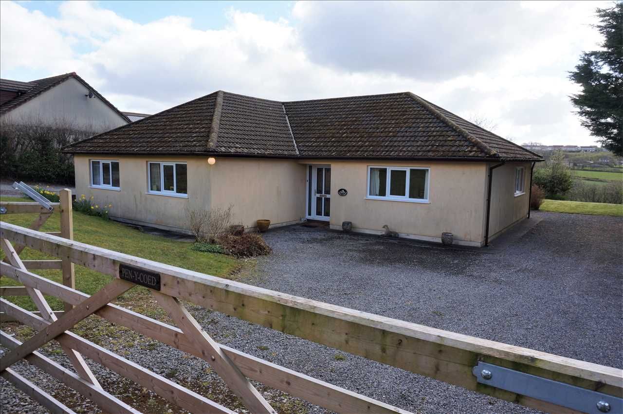 3 bed detached bungalow for sale in Pen Y Coed, Heol Dinefwr