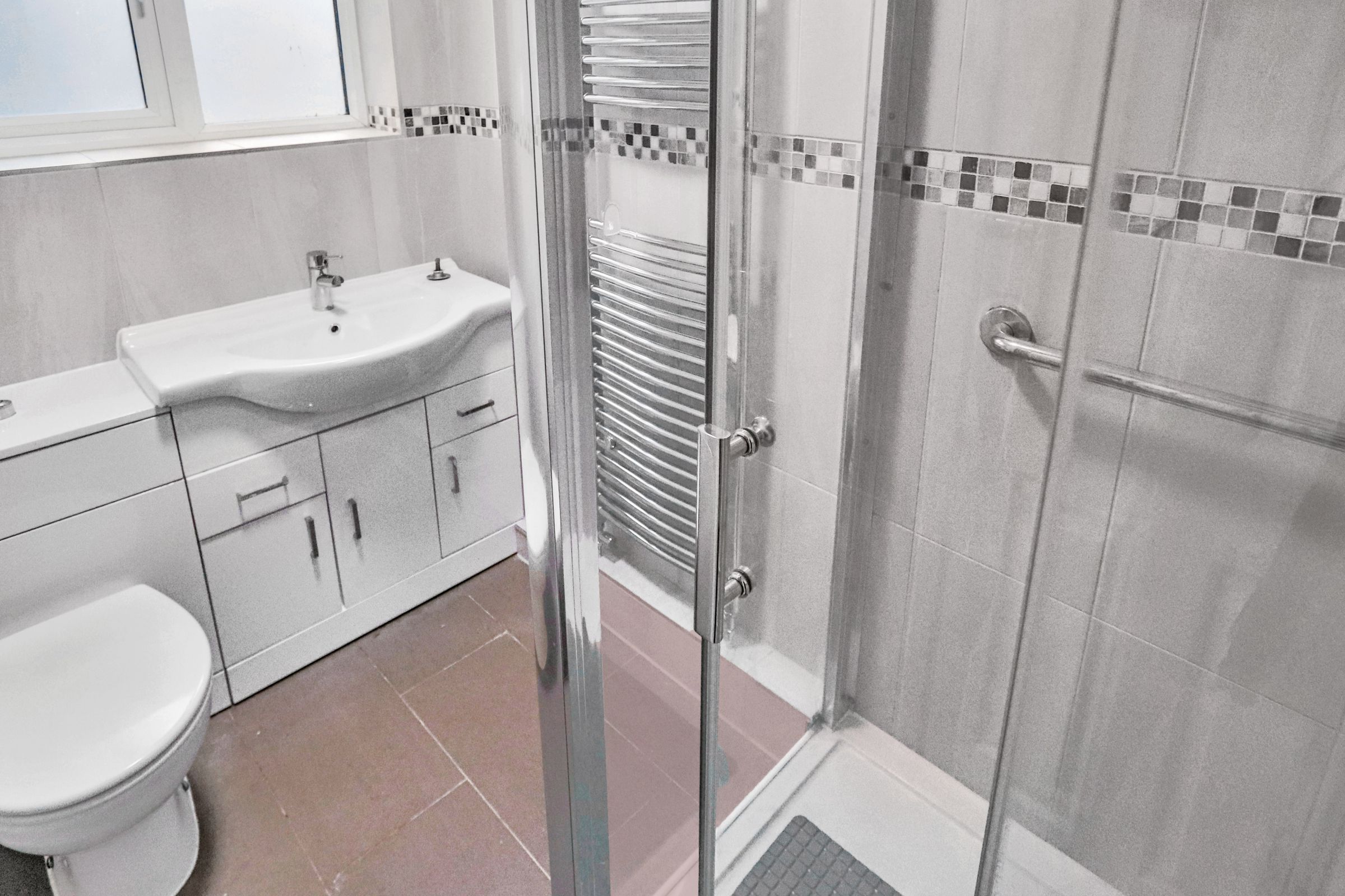 2 bed flat for sale in Stafford Road, Caterham CR3 Zoopla