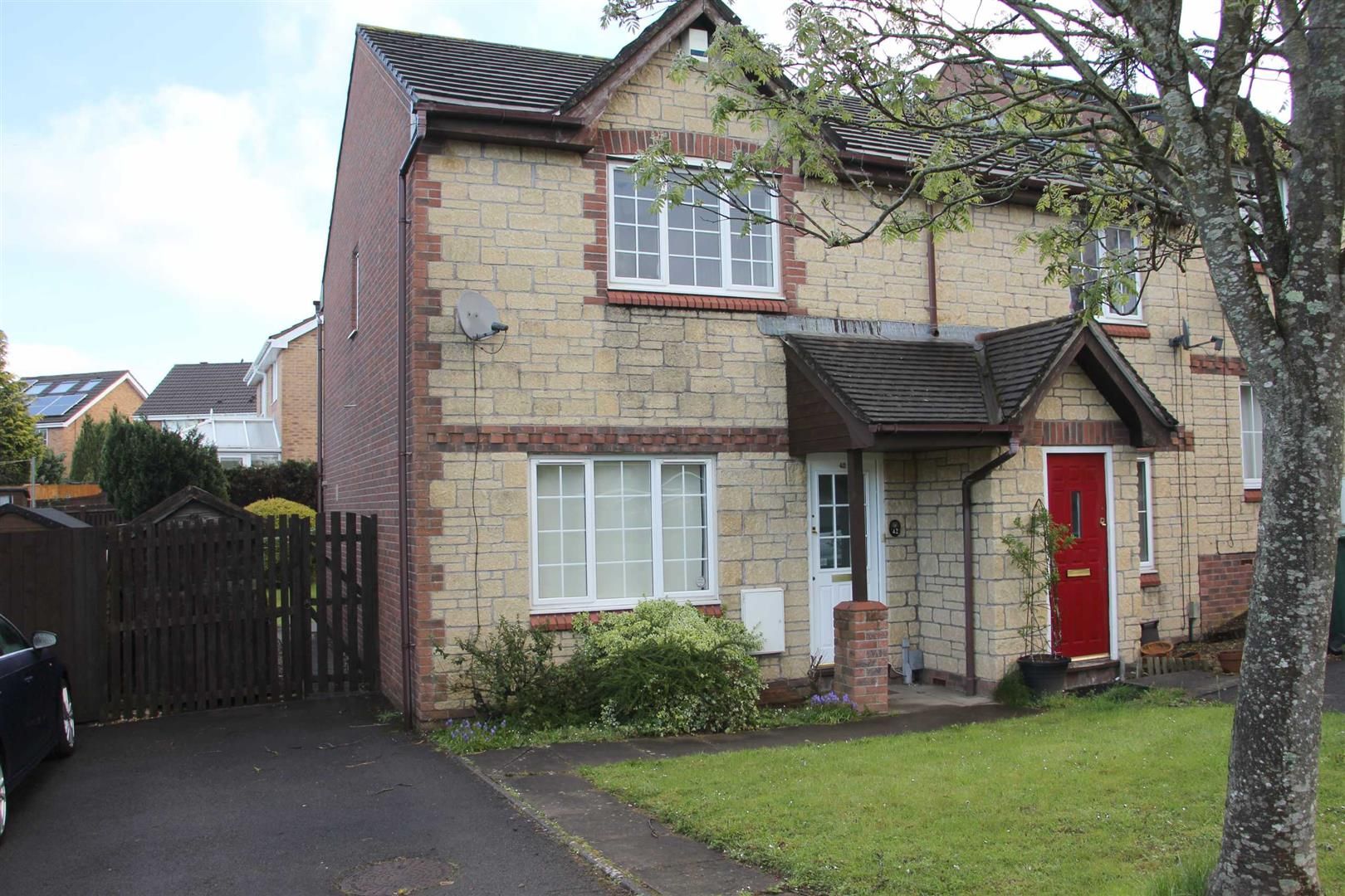 3 bed semidetached house to rent in Acorn Grove, Pontprennau, Cardiff