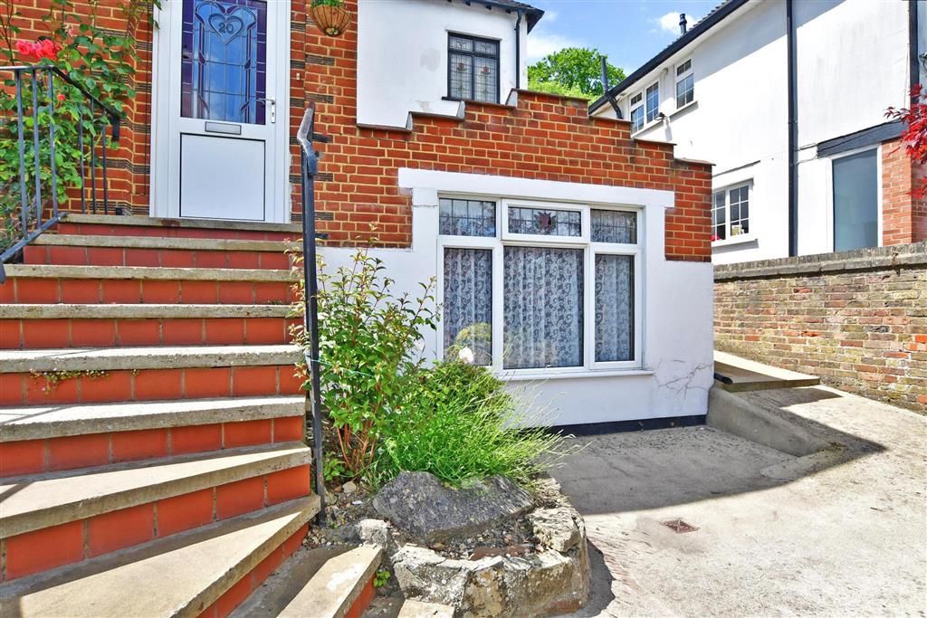 3 bed semidetached house for sale in Avondale Road, South Croydon