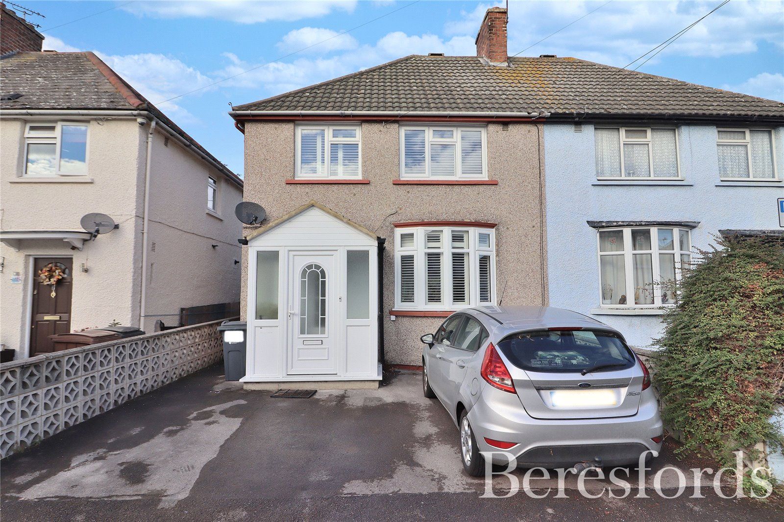 3 bed semidetached house for sale in Springfield Park Avenue
