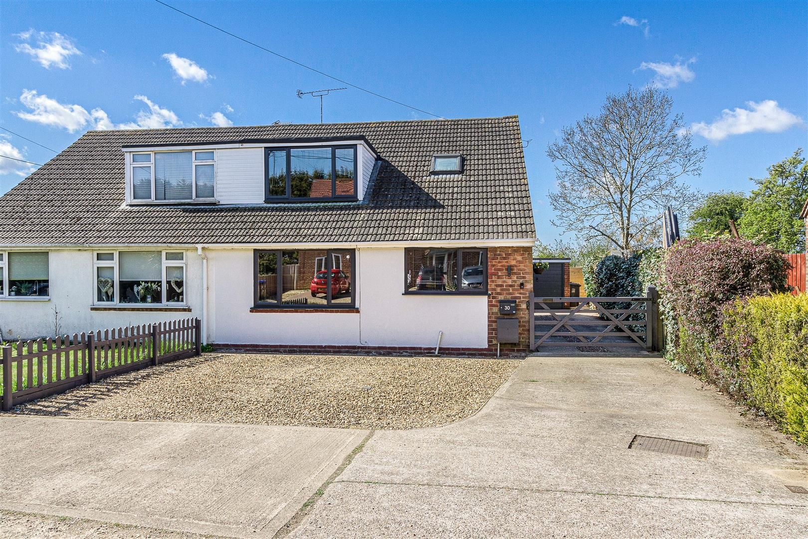 4 bed semidetached house for sale in Watson Road, Long Buckby