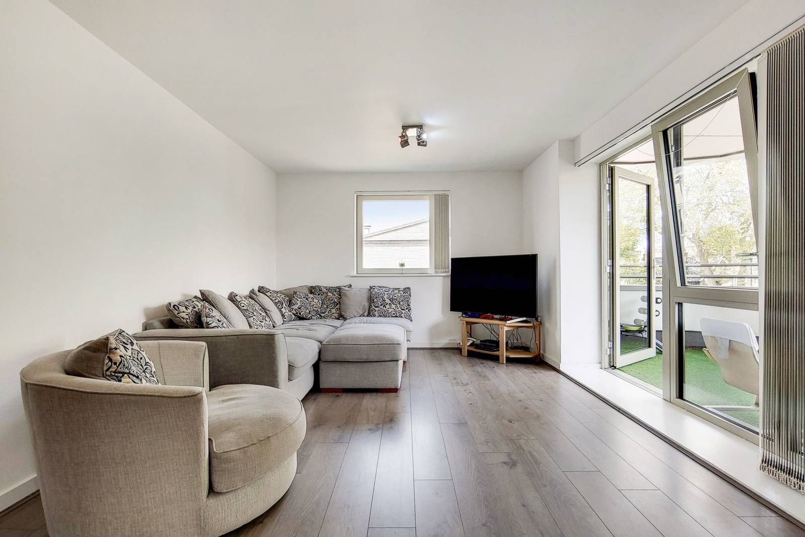 Manchester Road, Canary Wharf, London E14