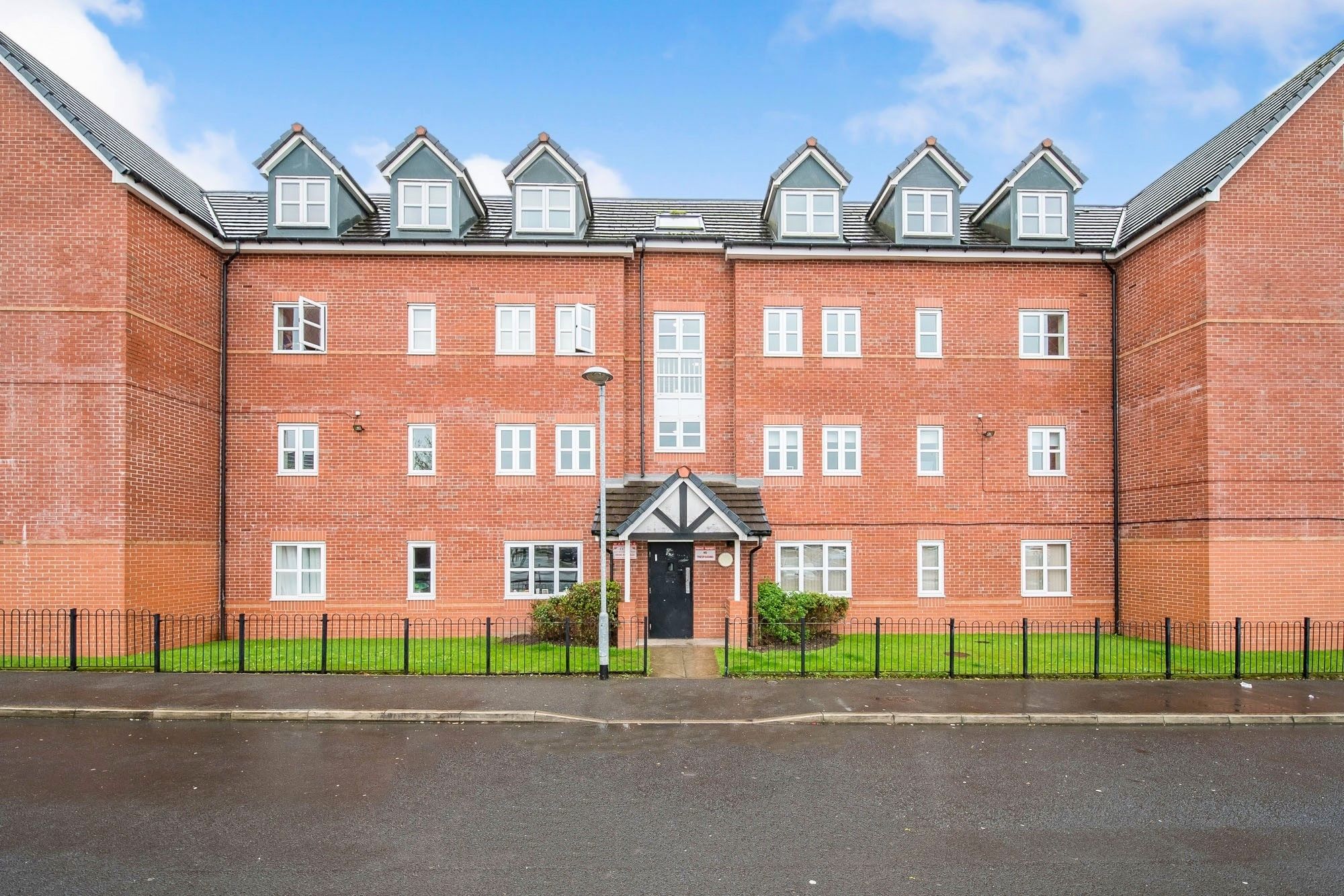2 bed flat to rent in Gas Street, Platt Bridge, Wigan WN2 Zoopla
