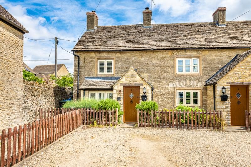 2 bed terraced house for sale in Browns Cottages, Lower End, Alvescot