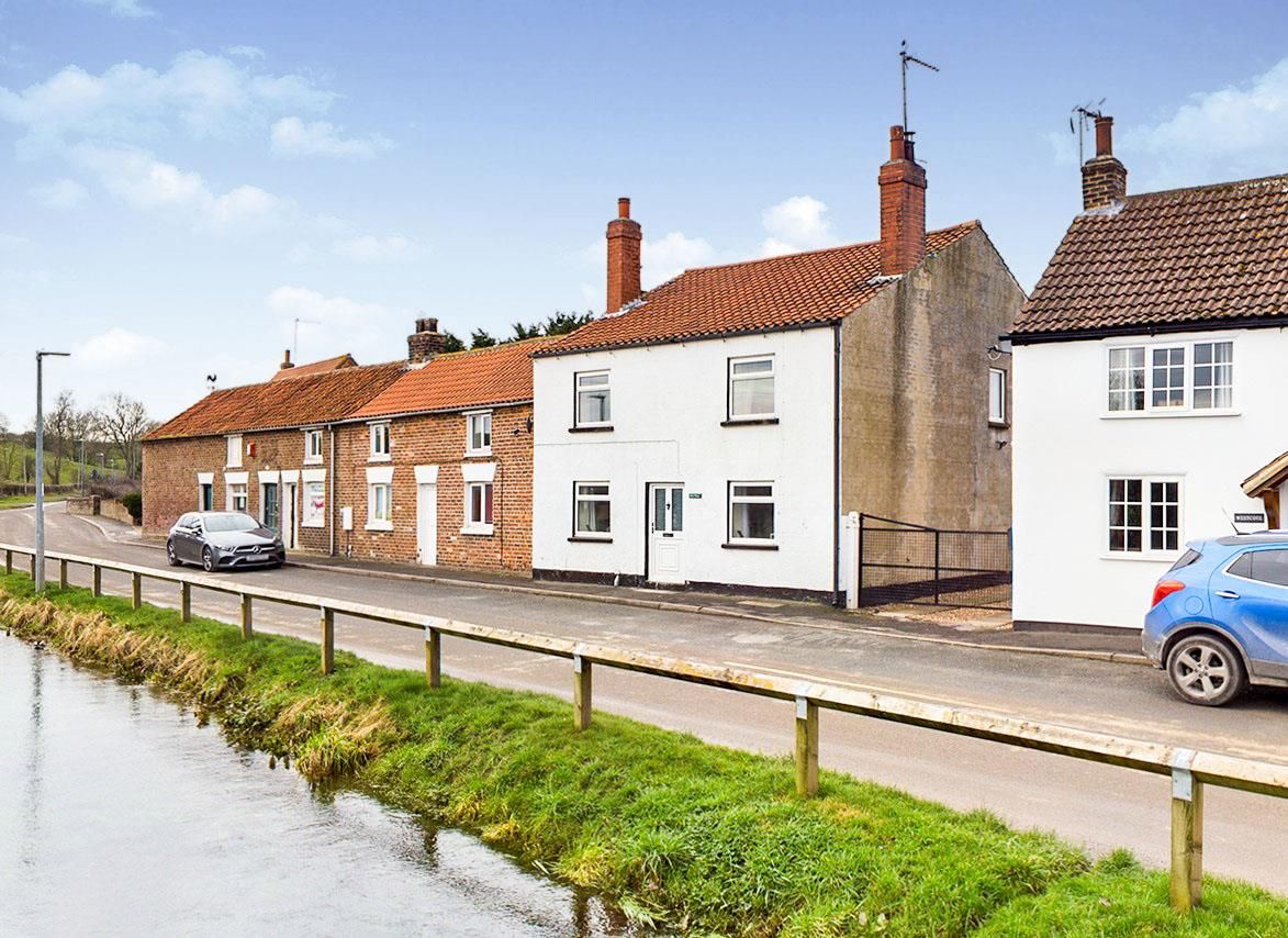 4 bed property for sale in Thwing Road, Burton Fleming, Driffield YO25 -  Zoopla