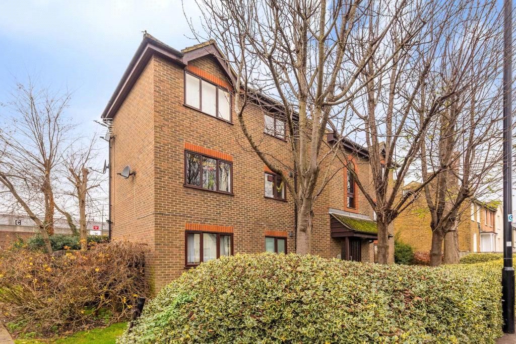 Studio to rent in Ealing Road, Brentford TW8 Zoopla