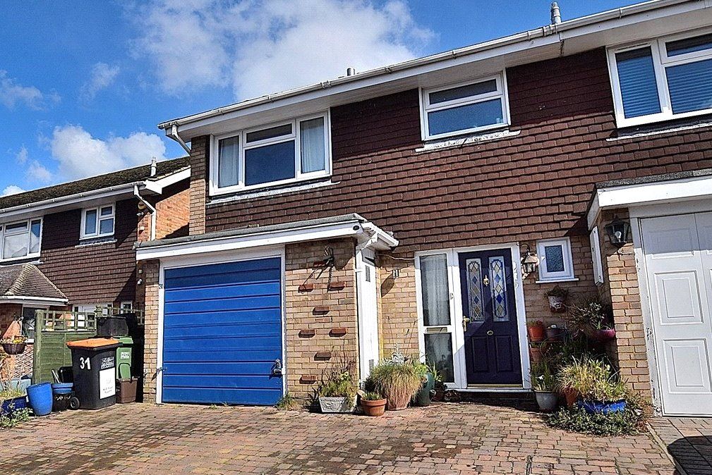 3 bed end terrace house for sale in White Horse Close, Hockliffe