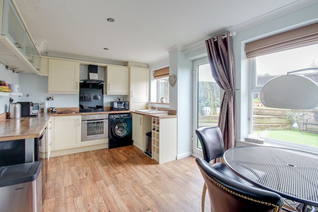 3 bed terraced house for sale in Lomond Drive, Leighton Buzzard LU7