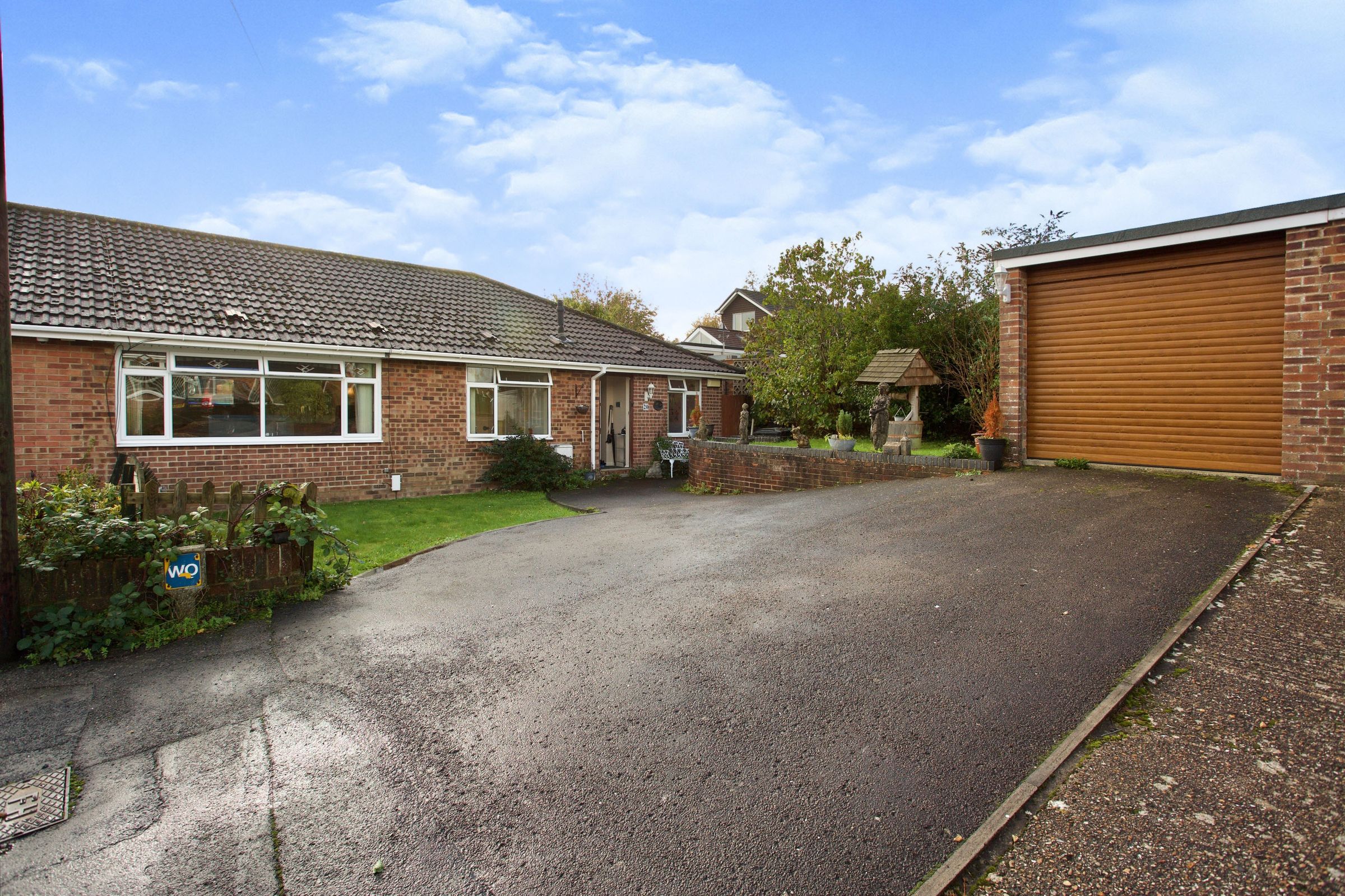 4 bed bungalow for sale in White Beam Rise, Clanfield, Waterlooville PO8 Zoopla