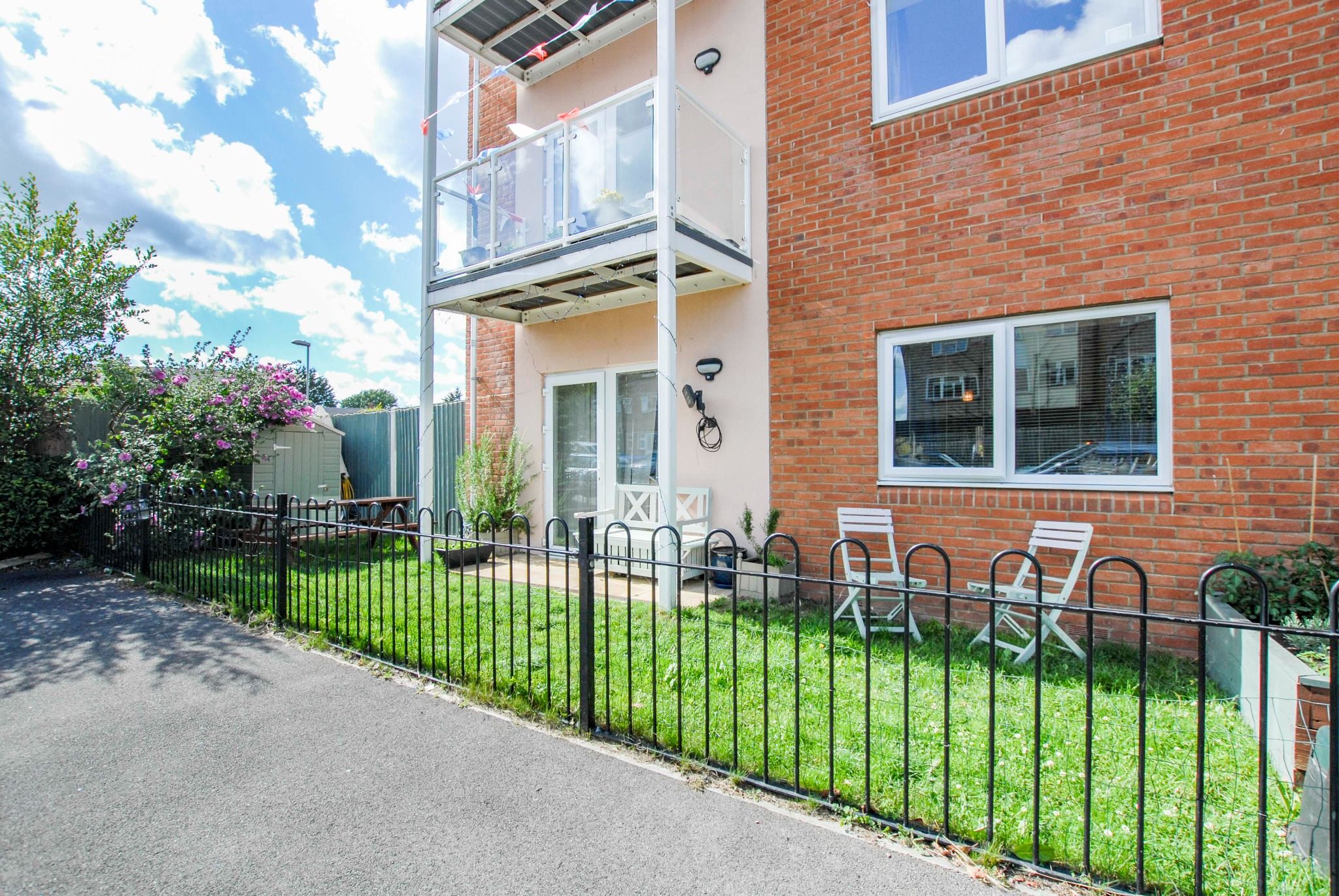 2 bed flat for sale in Dedworth Road, Windsor SL4 Zoopla