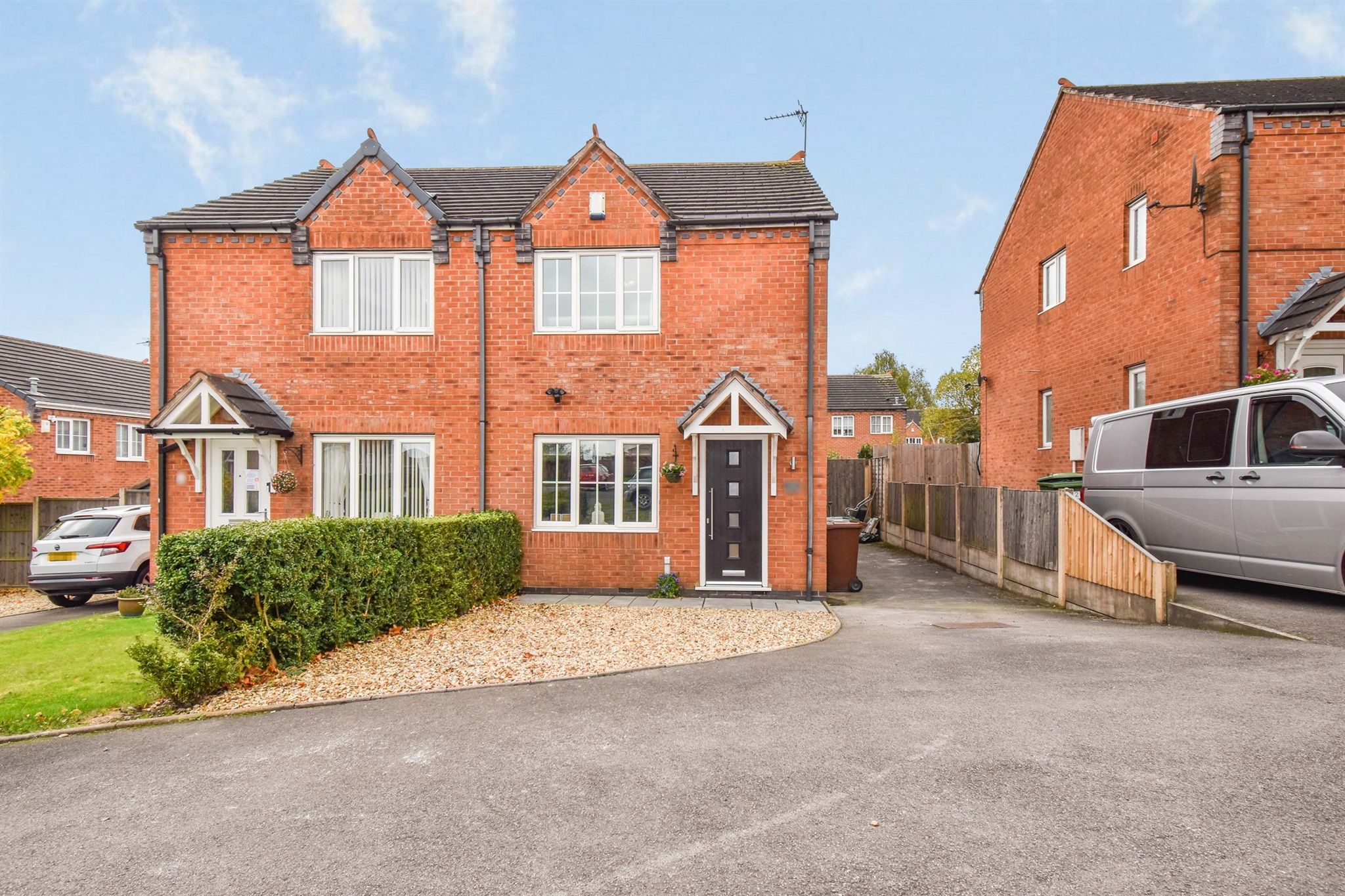 3 bed semidetached house for sale in Bromley Close, Hednesford