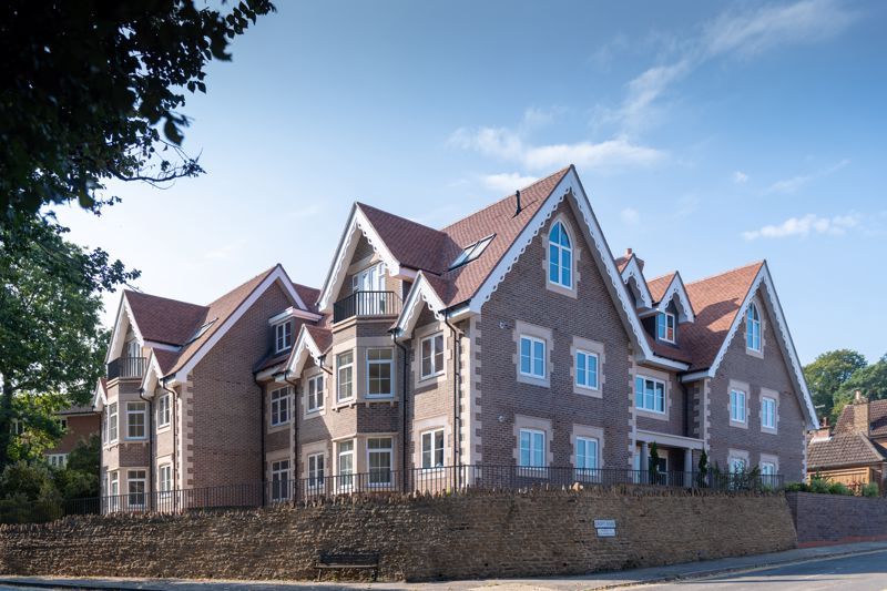 2 bed flat to rent in Croft Road, Godalming GU7 Zoopla