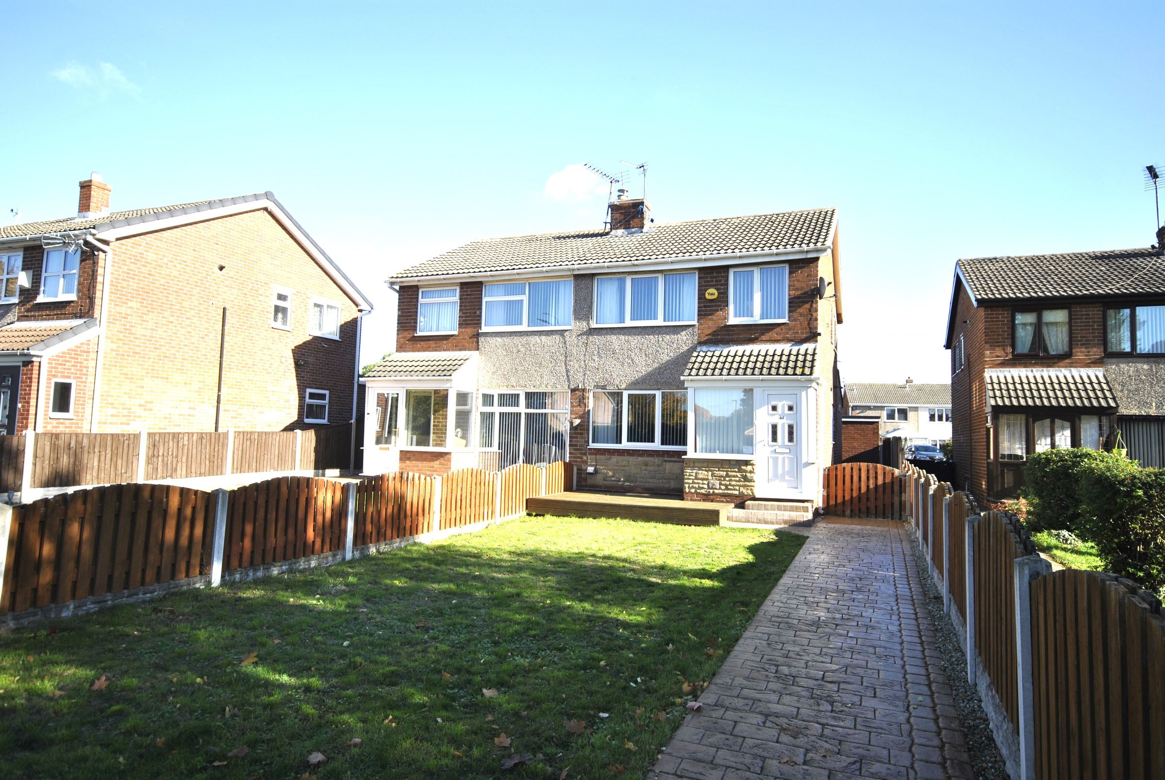 3 bed semidetached house for sale in Skellow Road, Carcroft, Doncaster