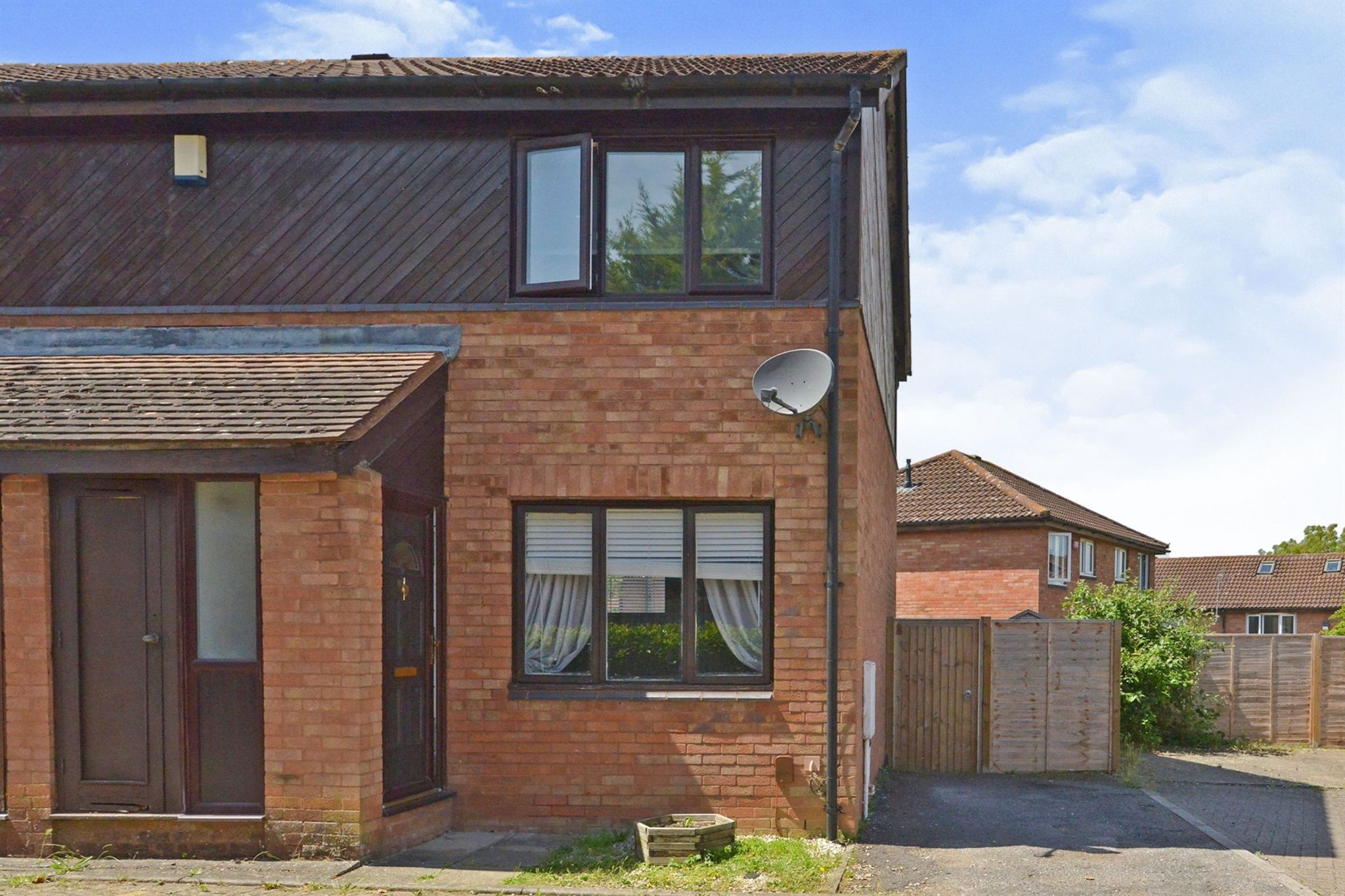 2 bed semidetached house for sale in Bingham Close, Emerson Valley