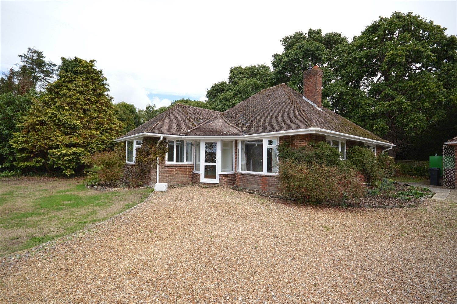 4 bed detached bungalow to rent in Clay Lane, Fishbourne, Chichester
