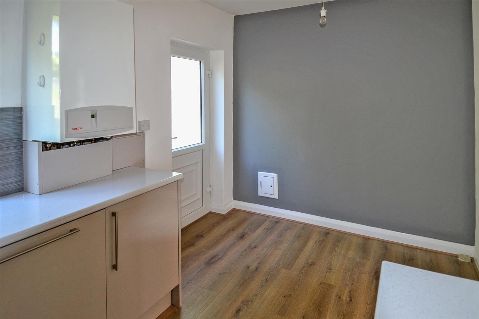 3 bed semidetached house to rent in Sunbury Road, Northfield