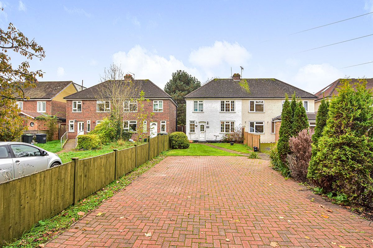 3 bed semidetached house for sale in Station Road, Aylesford, Kent