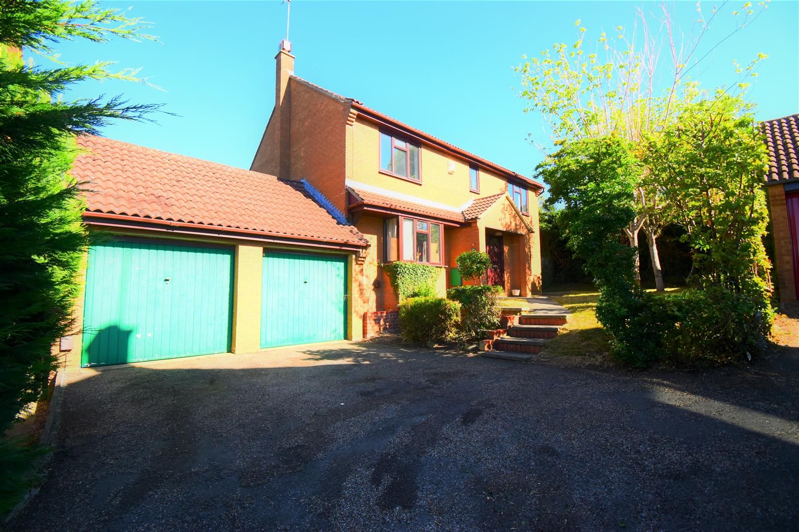 4 bed property for sale in Aviemore Gardens, West Hunsbury, Northampton