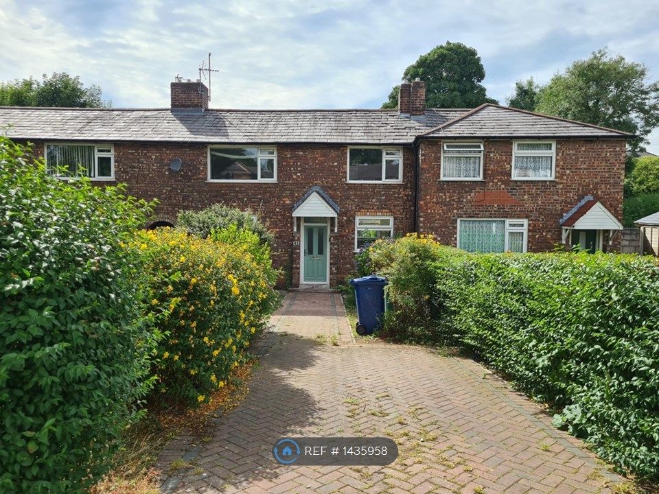 3 bed terraced house to rent in Heywood Road, Prestwich, Manchester M25