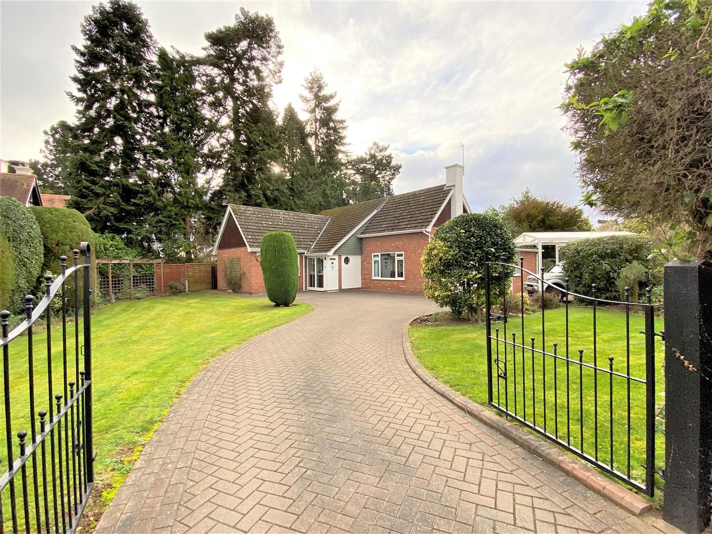 4 bed detached house for sale in Ainslie Close, Hereford HR1 Zoopla