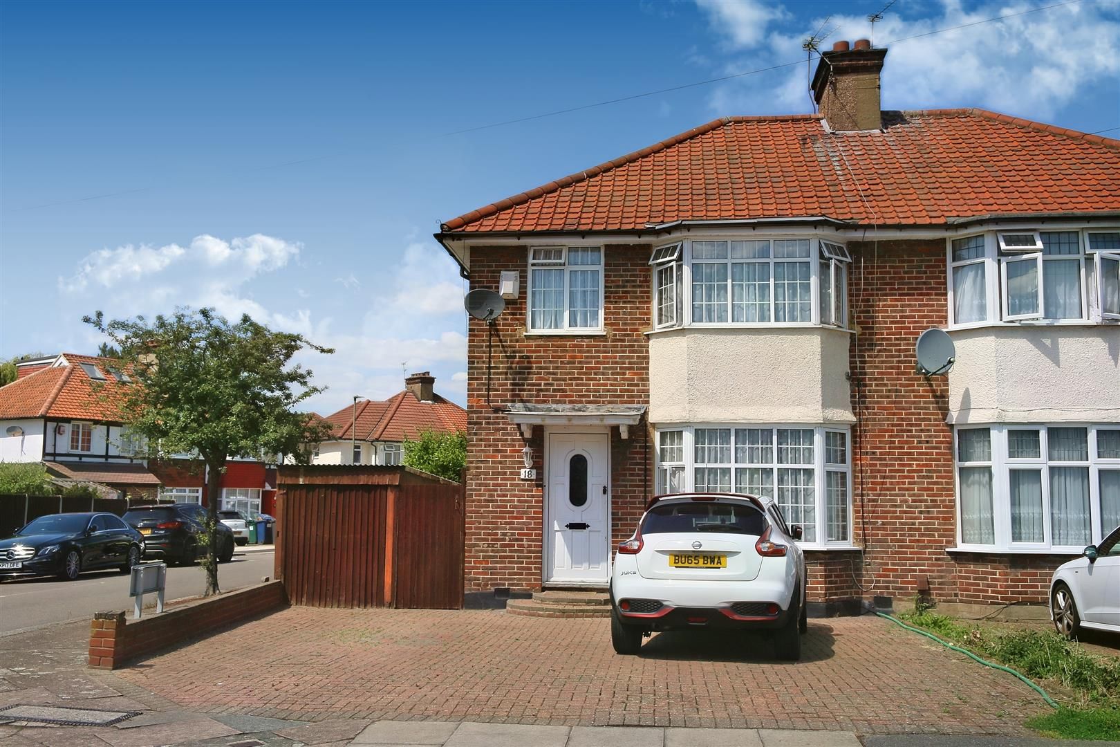 3 bed semidetached house for sale in Meadow Gardens, Edgware HA8 Zoopla