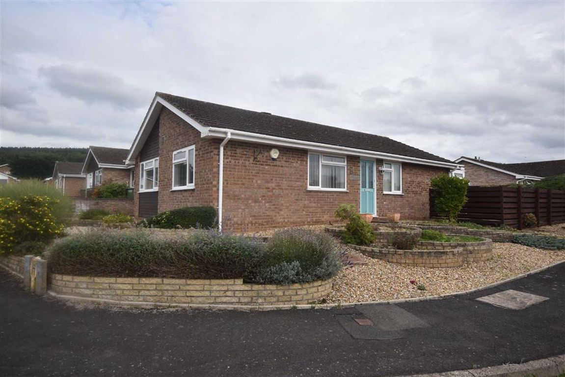 3 bed detached bungalow to rent in Orchard Place, Ledbury