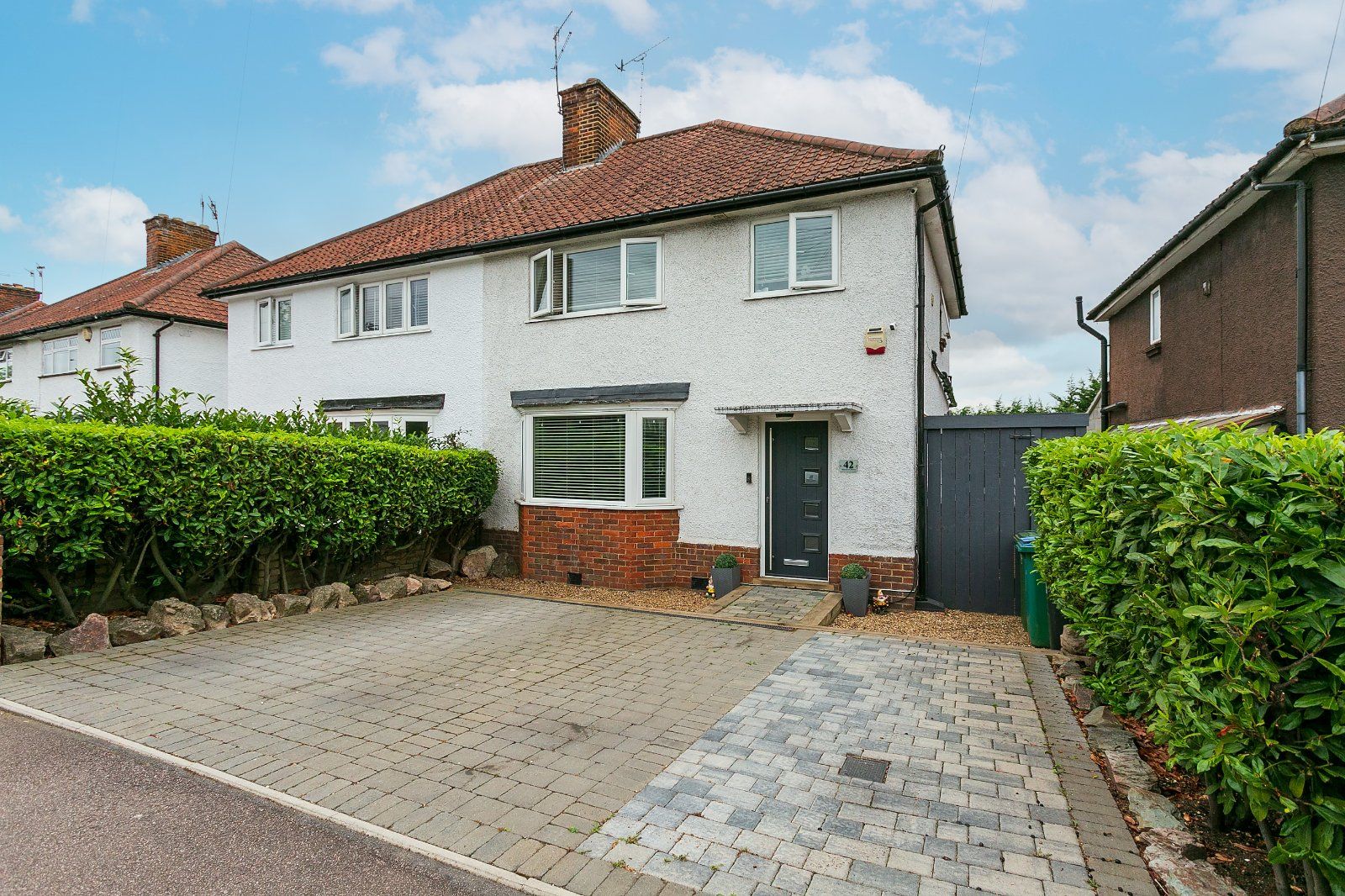 3 bed semidetached house for sale in Blackwell Drive, Watford