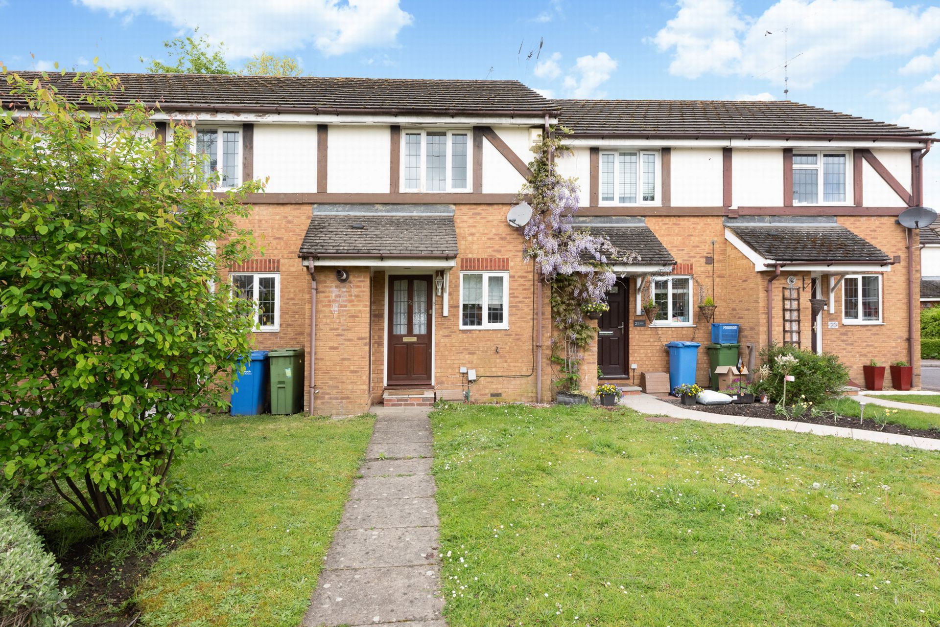 2 bed terraced house for sale in Ferndown Gardens, Farnborough GU14