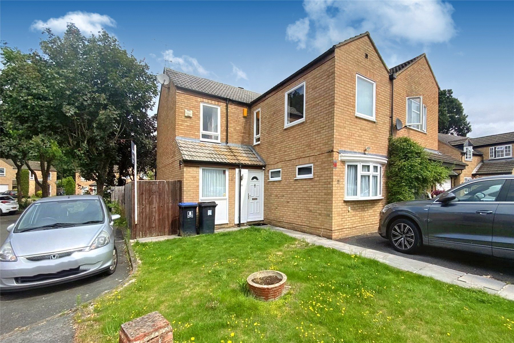 3 bed end terrace house for sale in Goldsworth Park, Woking, Surrey