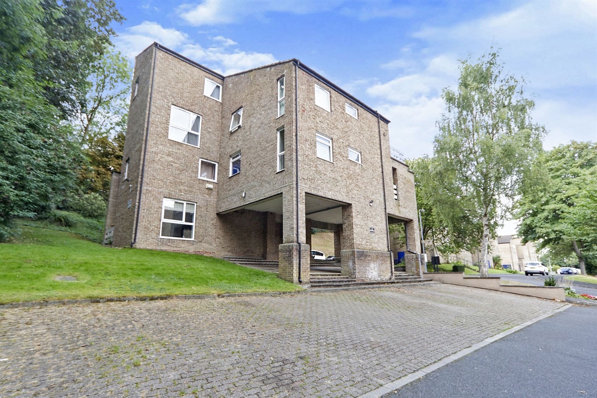 2 bed flat for sale in Frizley Gardens, Bradford BD9 Zoopla