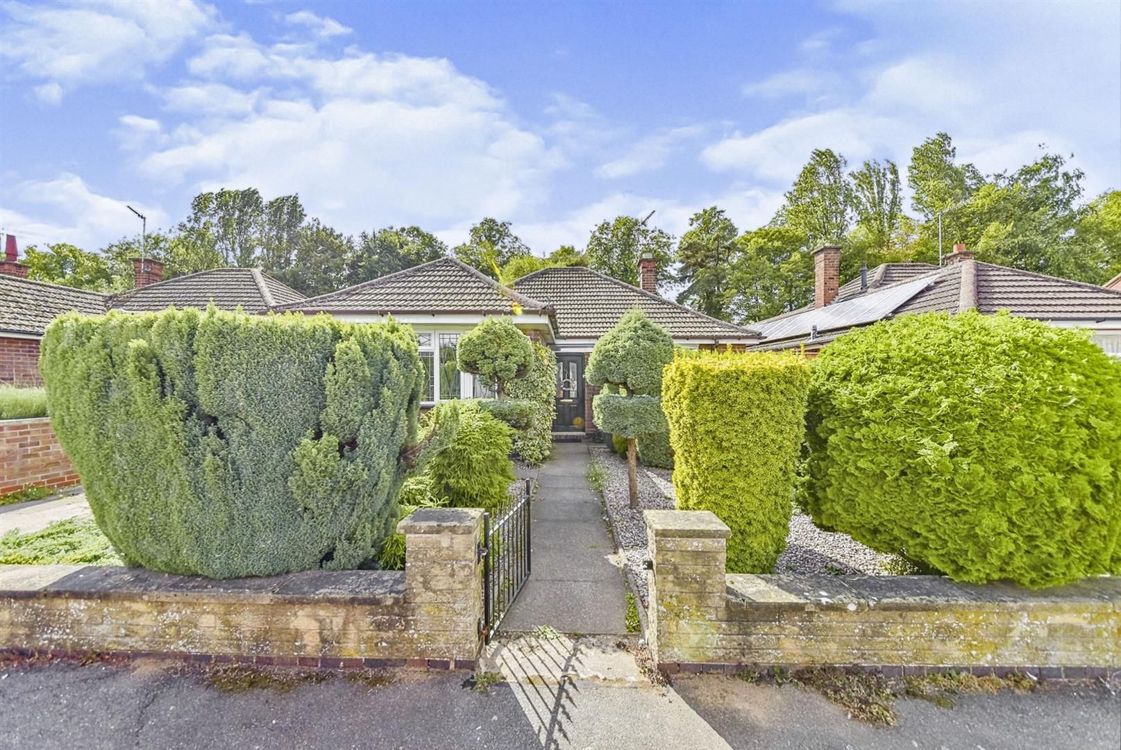 2 bed detached bungalow for sale in Welbeck Avenue, Burbage, Hinckley