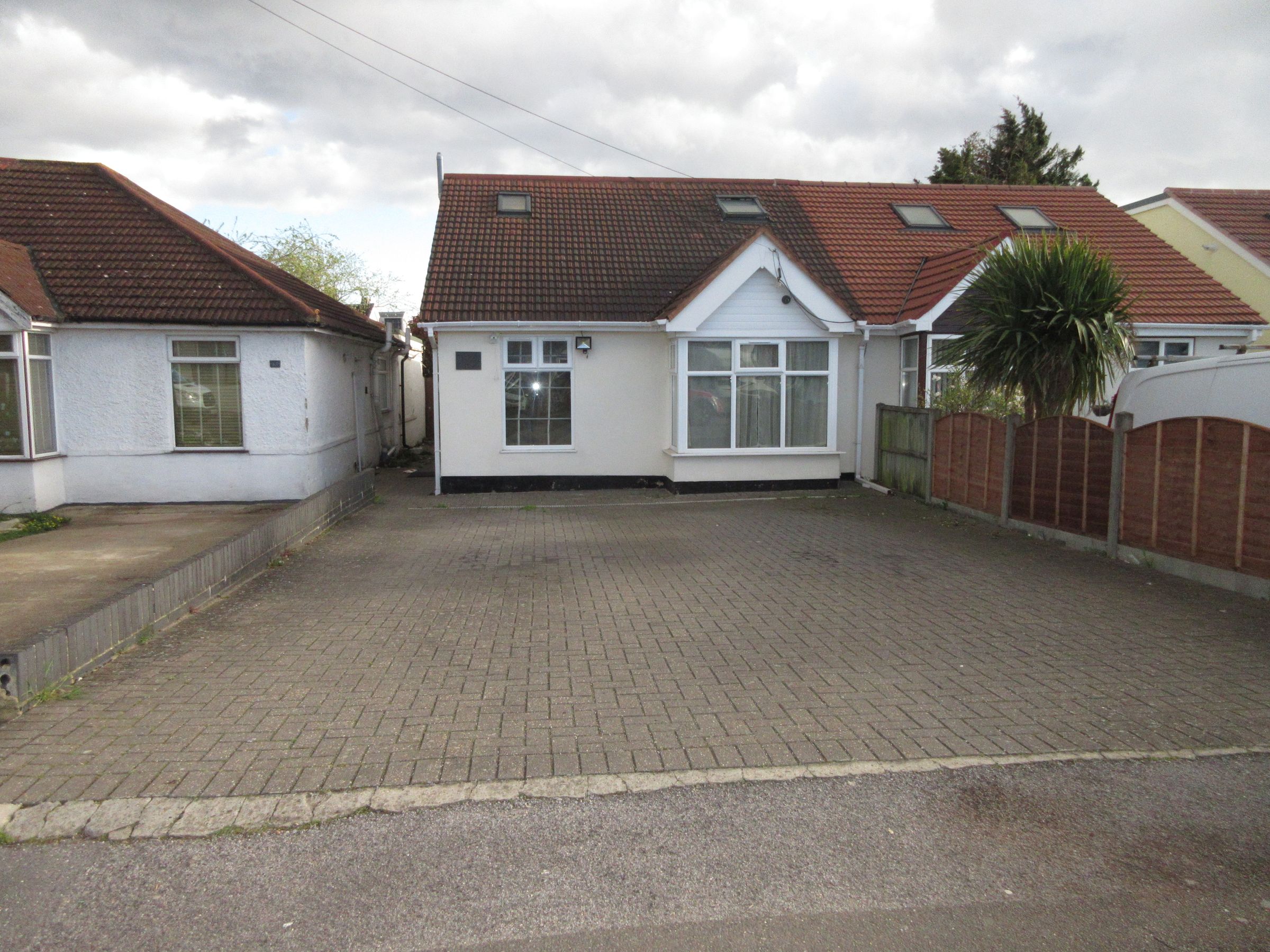 3 bed semidetached house for sale in Pinkwell Avenue, Hayes UB3 Zoopla