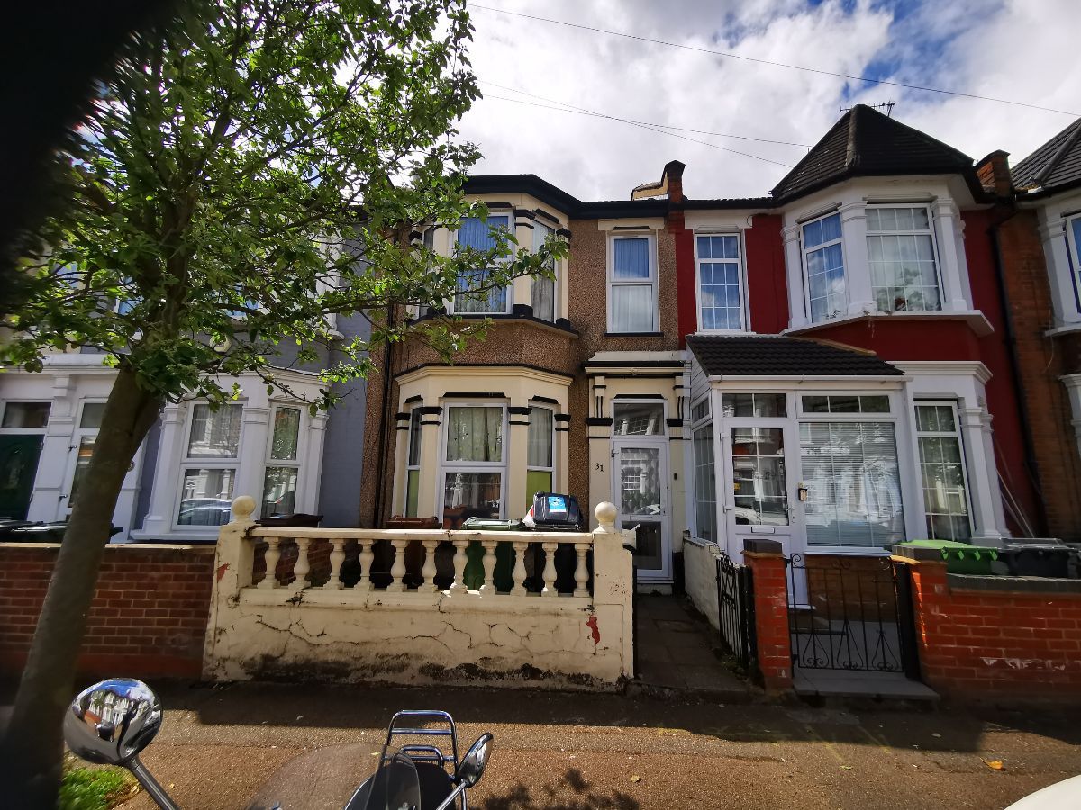 3 bed terraced house to rent in Leasowes Road, London E10 Zoopla