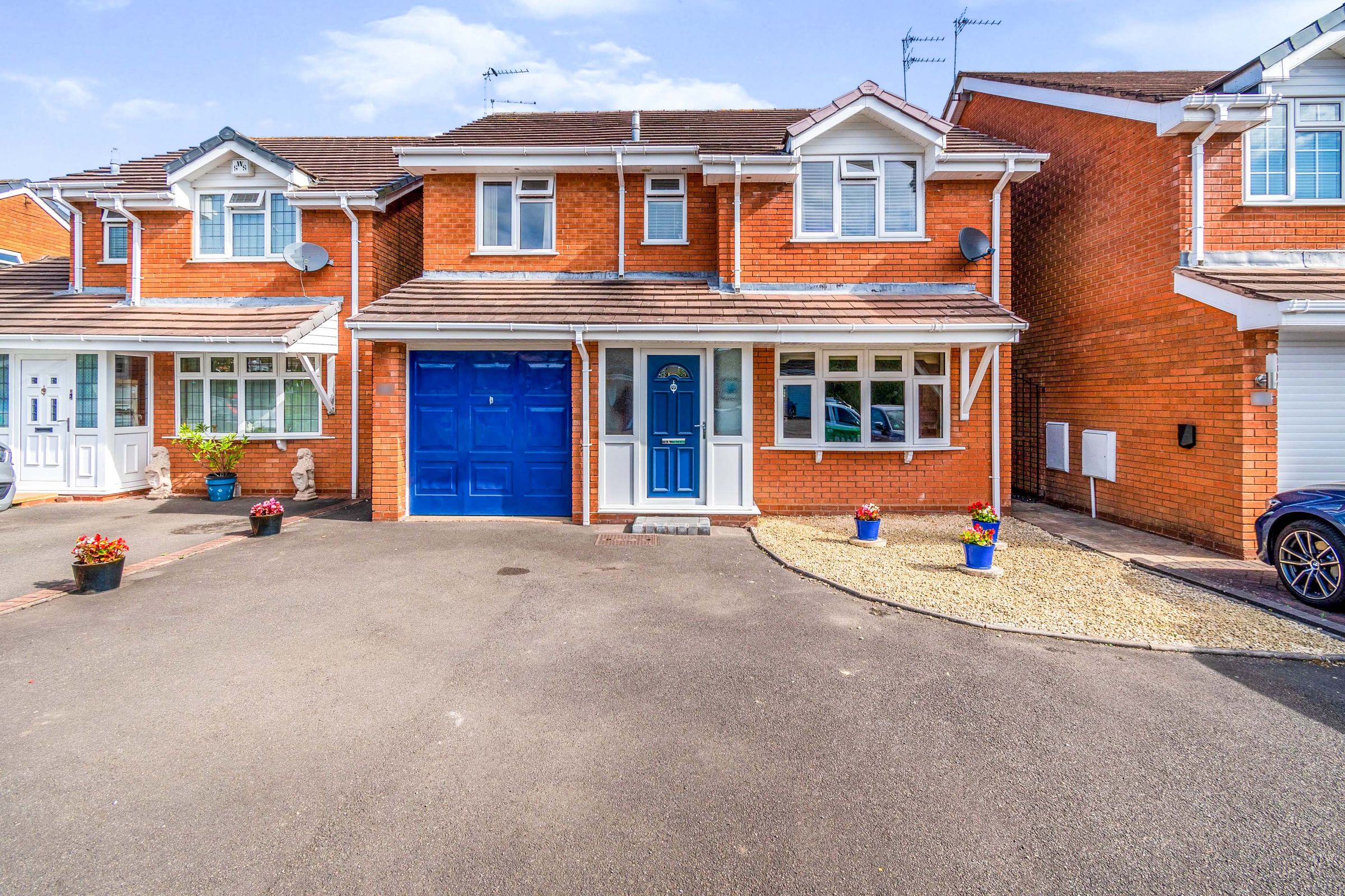 4 bed detached house for sale in Wren Avenue, Perton, Wolverhampton WV6