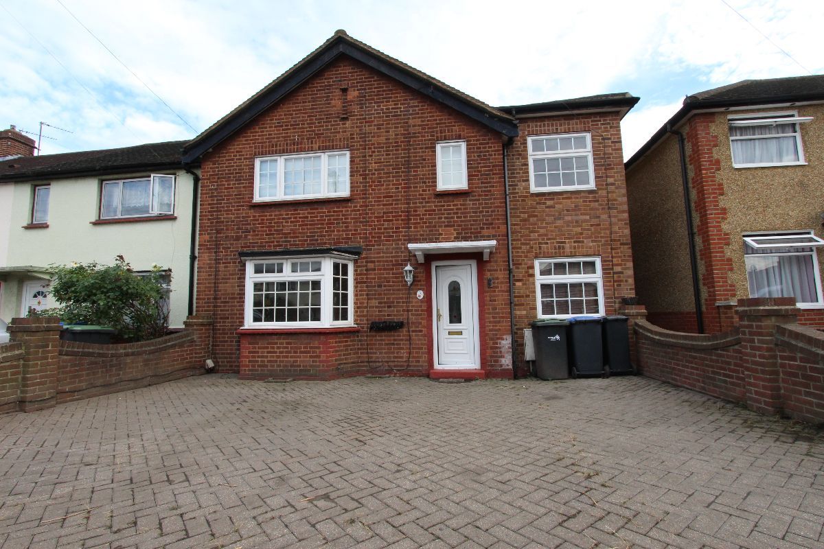 Room to rent in Stoneleigh Avenue, Enfield EN1 Zoopla