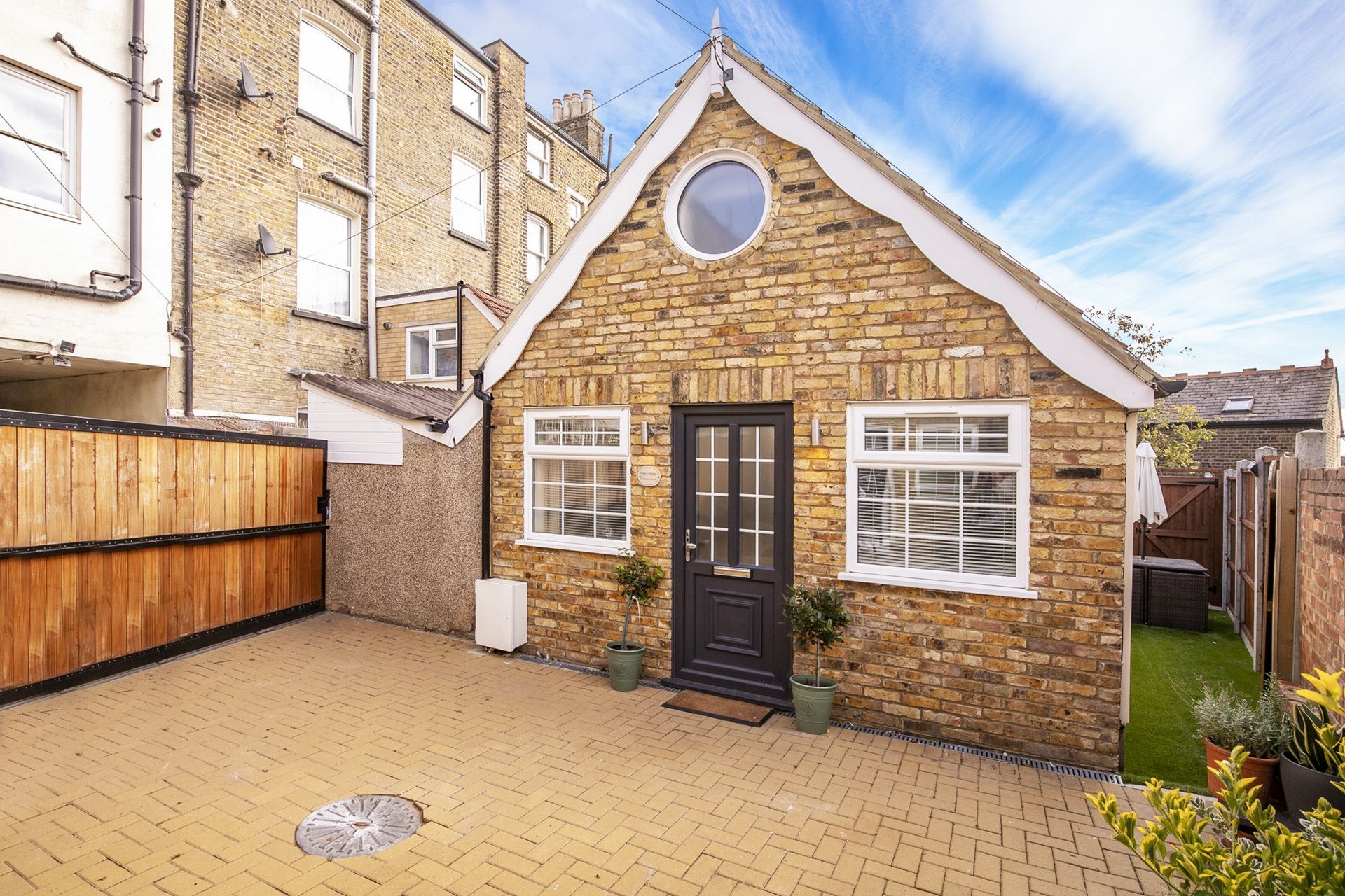 1 bed detached house for sale in Queens Road, Buckhurst Hill IG9 Zoopla