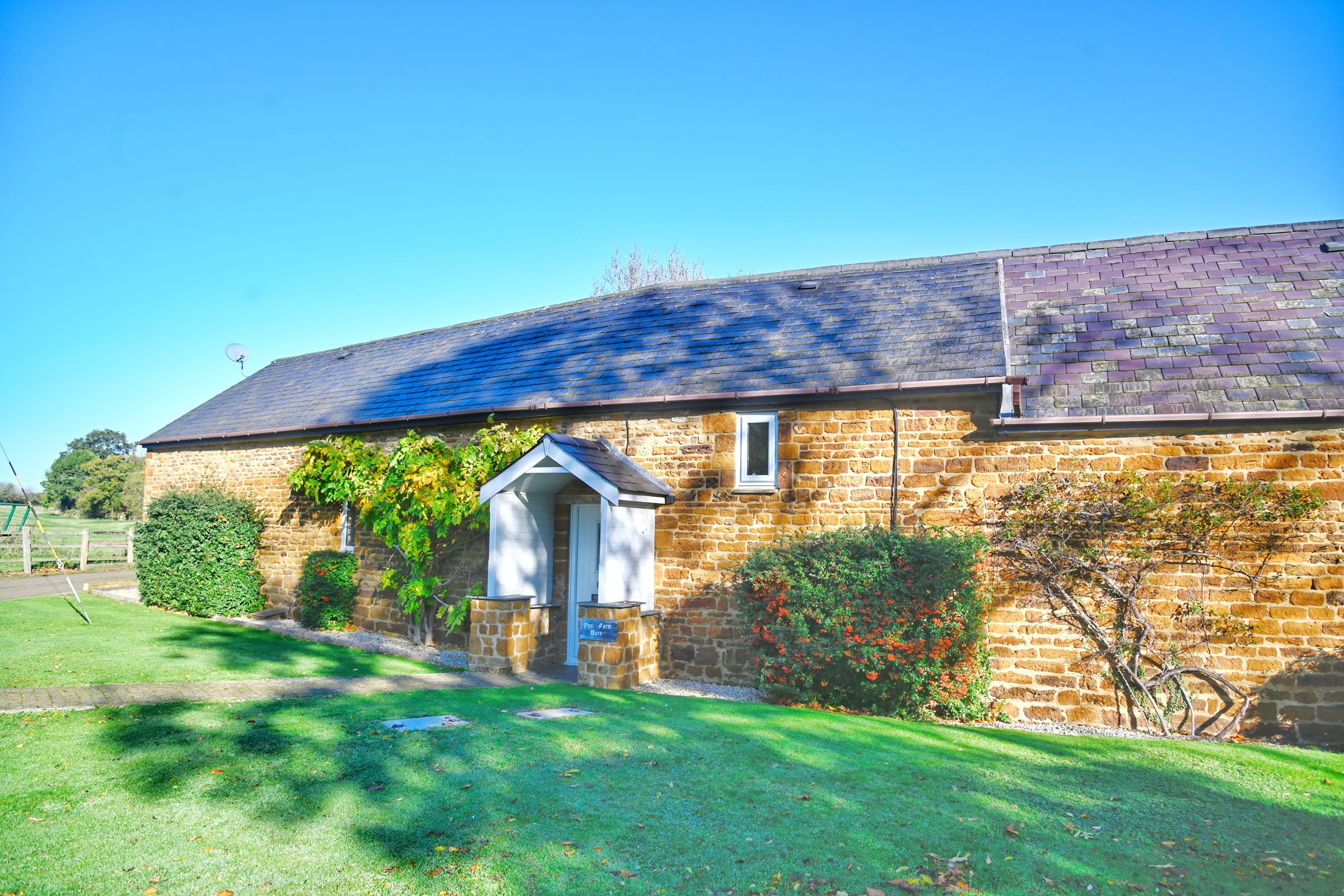 4 bed barn conversion for sale in Pool Farm Barn, Woodford Halse NN11