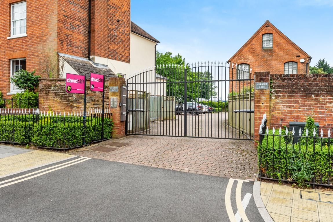 Hulbert Gate, Wokingham RG40  