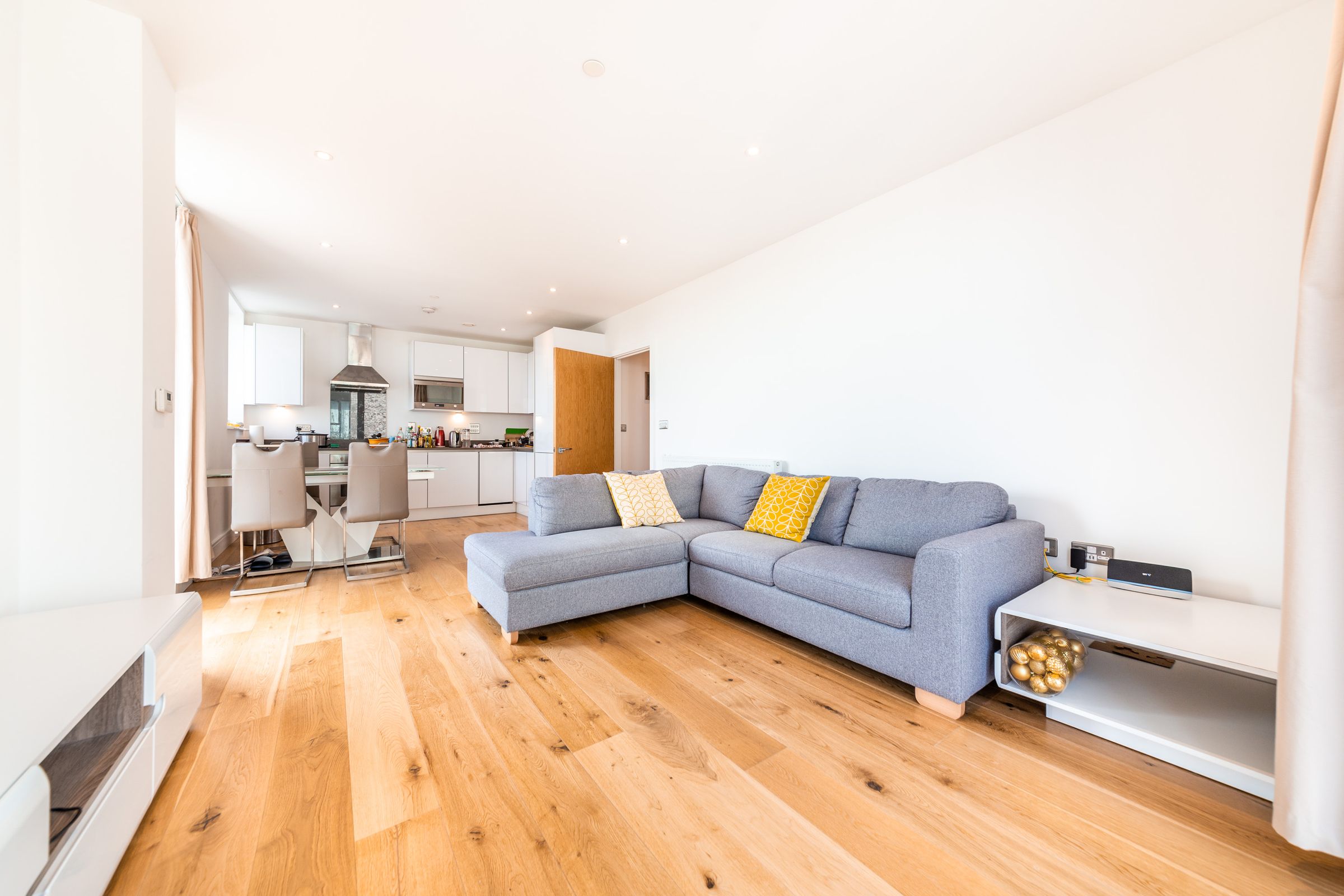 2 bed flat to rent in Tower, 6 Caxton Street North, Canning Town